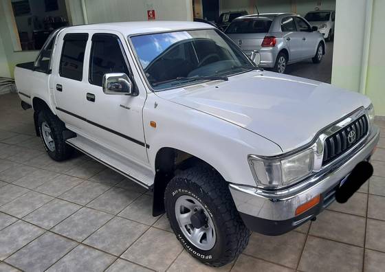 TOYOTA HILUX 3.0 SRV 4X2 CD 8V DIESEL 4P MANUAL